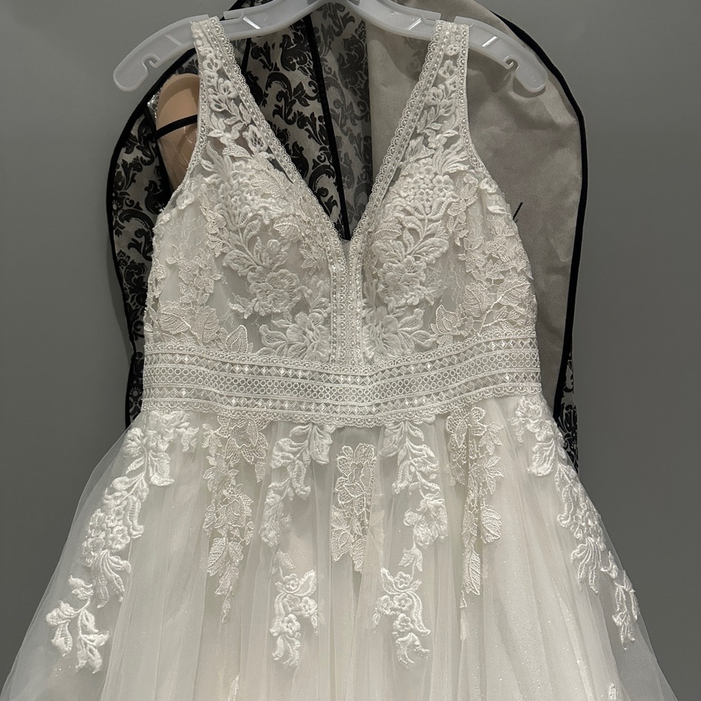 Elegant Lace Wedding Dress